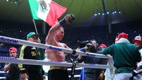 Canelo Álvarez defeats John Ryder by unanimous decision to .